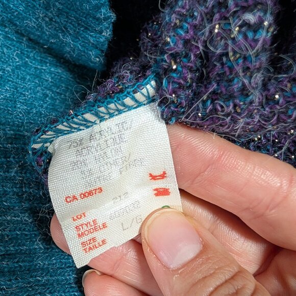 Vintage Made in Canada knit floral sweater with metallic hues - Picture 7 of 12